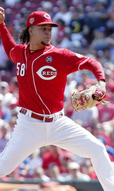 Baez hits grand slam, Cubs defeat Reds 6-0 despite strong outing from Castillo